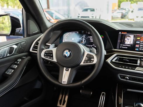 Used 2021 BMW X7 xDrive40i w/ M Sport Package AWD/4WD image 38