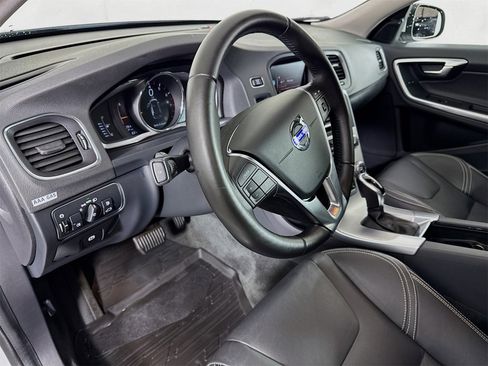 Used 2018 Volvo V60 T5 Dynamic w/ Vision Package image 7