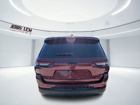 New 2025 Jeep Grand Cherokee L Laredo image 3