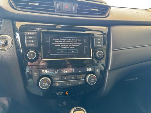 Used 2020 Nissan Rogue SV w/ Premium Package FWD image 12