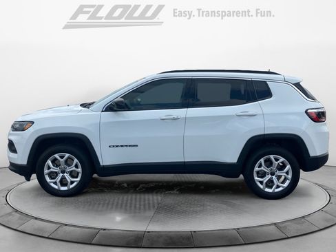 Used 2025 Jeep Compass Latitude AWD/4WD image 5