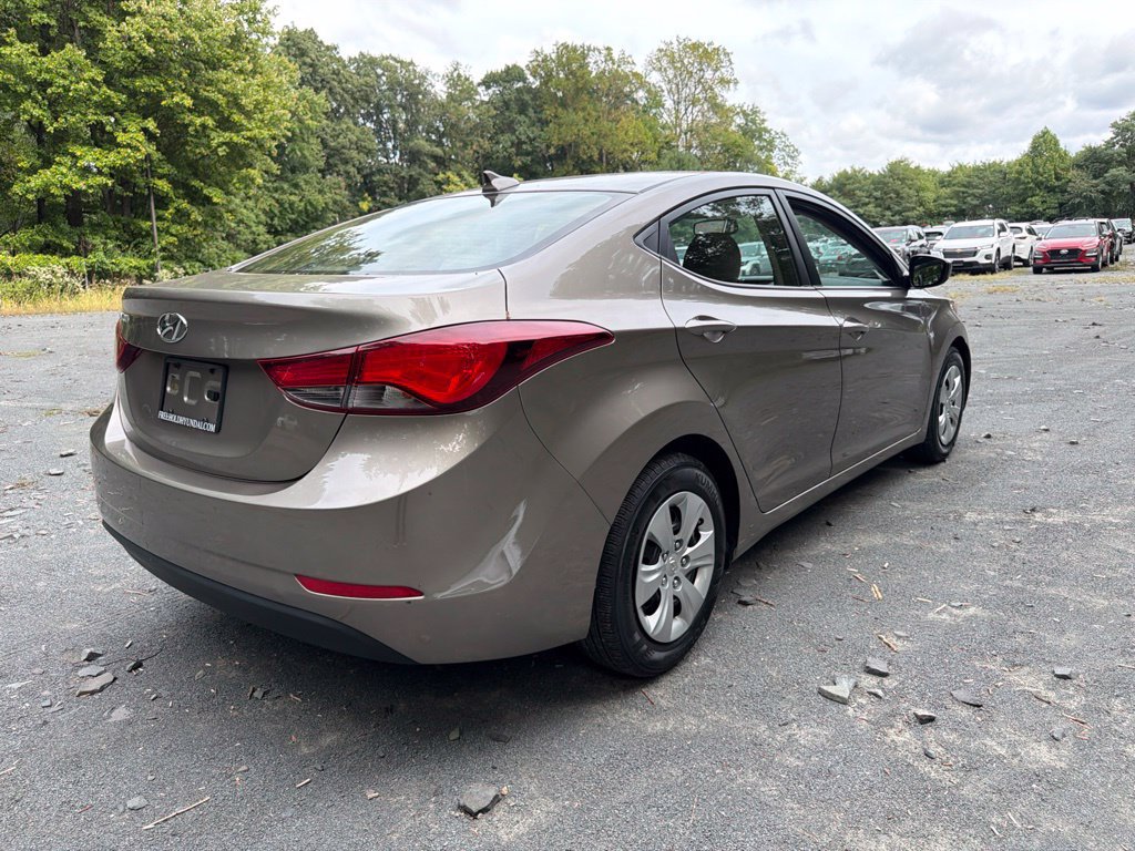 Used 2016 Hyundai Elantra SE FWD image 3