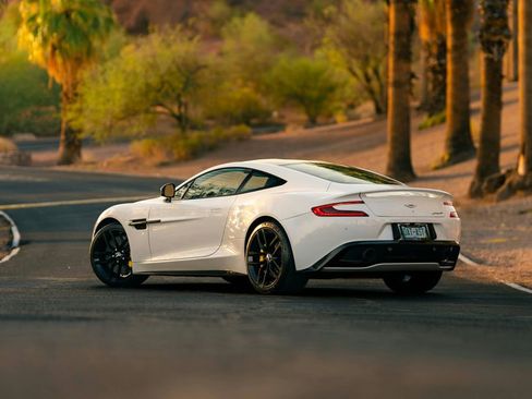 Used 2015 Aston Martin Vanquish Coupe image 8