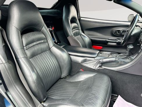 Used 2001 Chevrolet Corvette Convertible w/ Preferred Equipment Group2 image 25