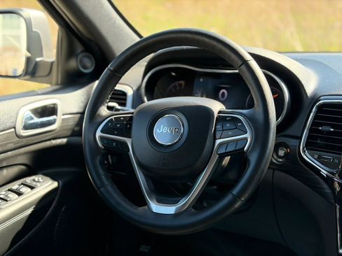 Used 2019 Jeep Grand Cherokee Altitude image 19