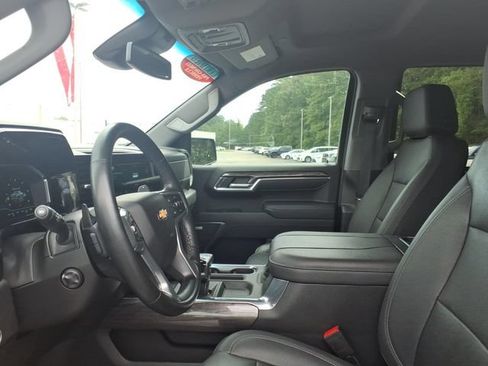 Used 2023 Chevrolet Silverado 1500 LTZ AWD/4WD image 5
