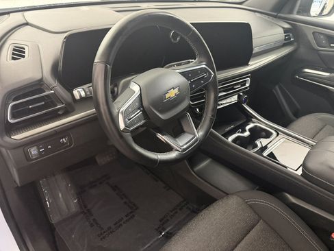 Used 2024 Chevrolet Traverse LT FWD image 18