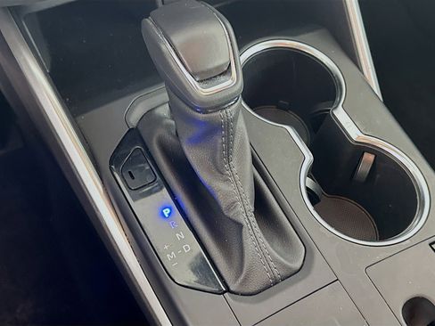 Used 2025 Toyota Highlander LE image 24