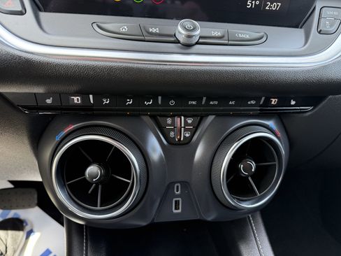 Used 2025 Chevrolet Blazer LT FWD image 27