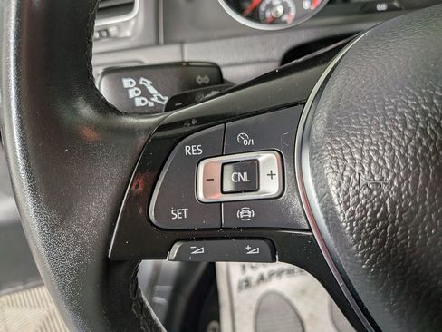 Used 2019 Volkswagen Golf S image 21