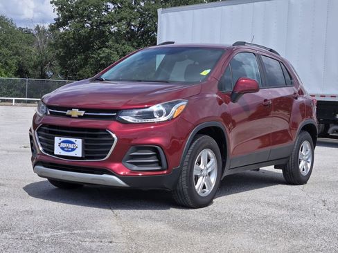 Used 2022 Chevrolet Trax LT w/ Driver Confidence Package AWD/4WD image 3