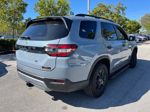 Used 2024 Honda Pilot TrailSport image 4