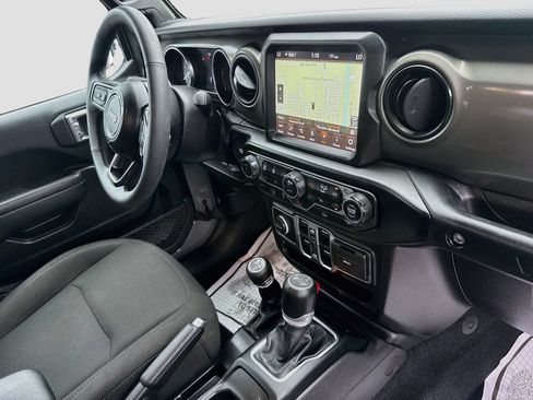 Used 2023 Jeep Wrangler Unlimited w/ Sun & Screen Package AWD/4WD image 34