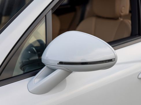 Certified 2025 Porsche Macan image 17