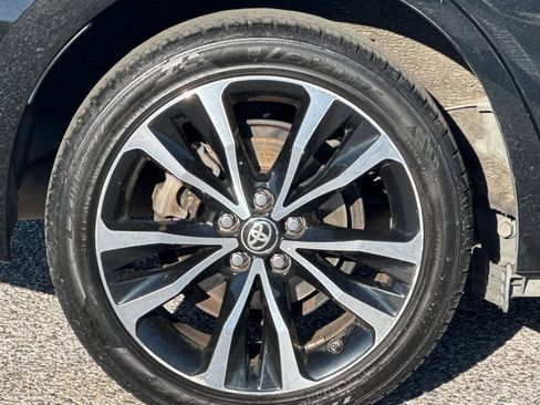 Used 2017 Toyota Corolla SE w/ SE Premium Package FWD image 11