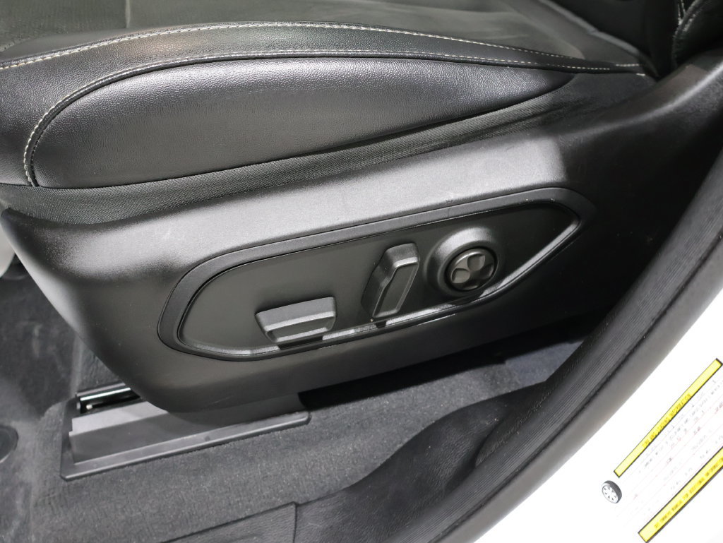 Used 2023 Jeep Grand Cherokee L Laredo AWD/4WD image 12