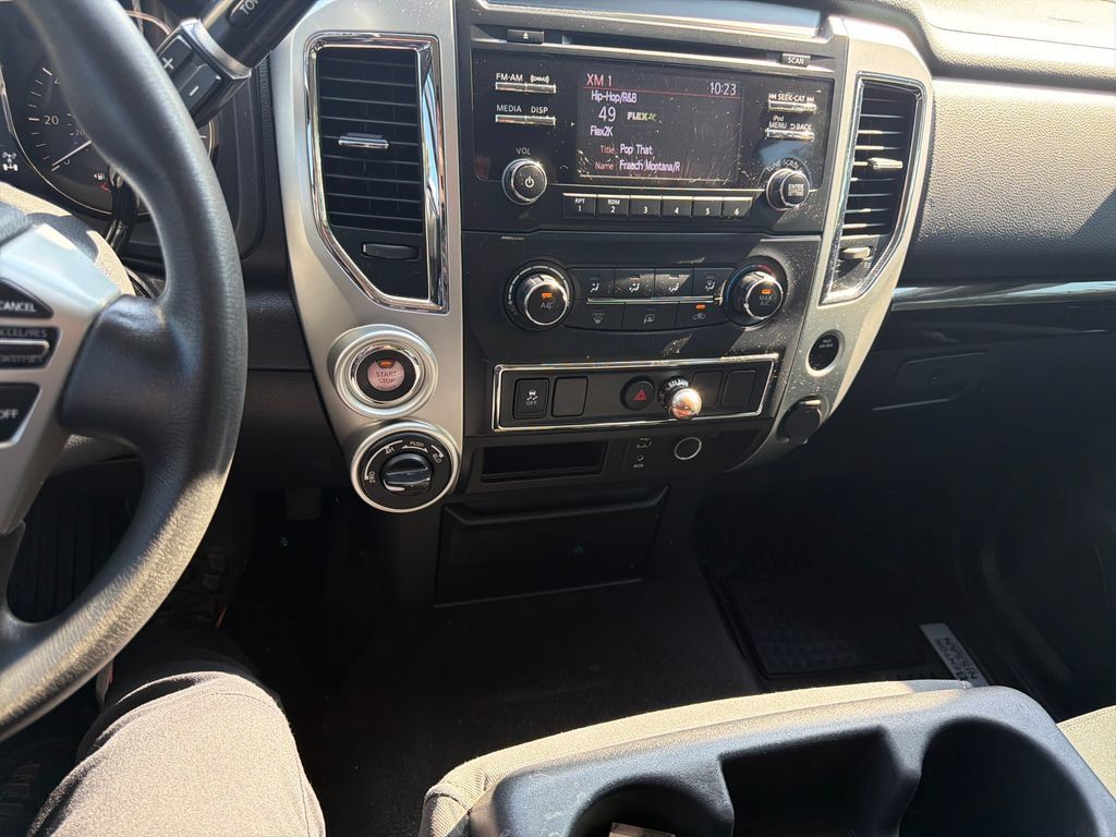 Used 2018 Nissan Titan SV AWD/4WD image 24