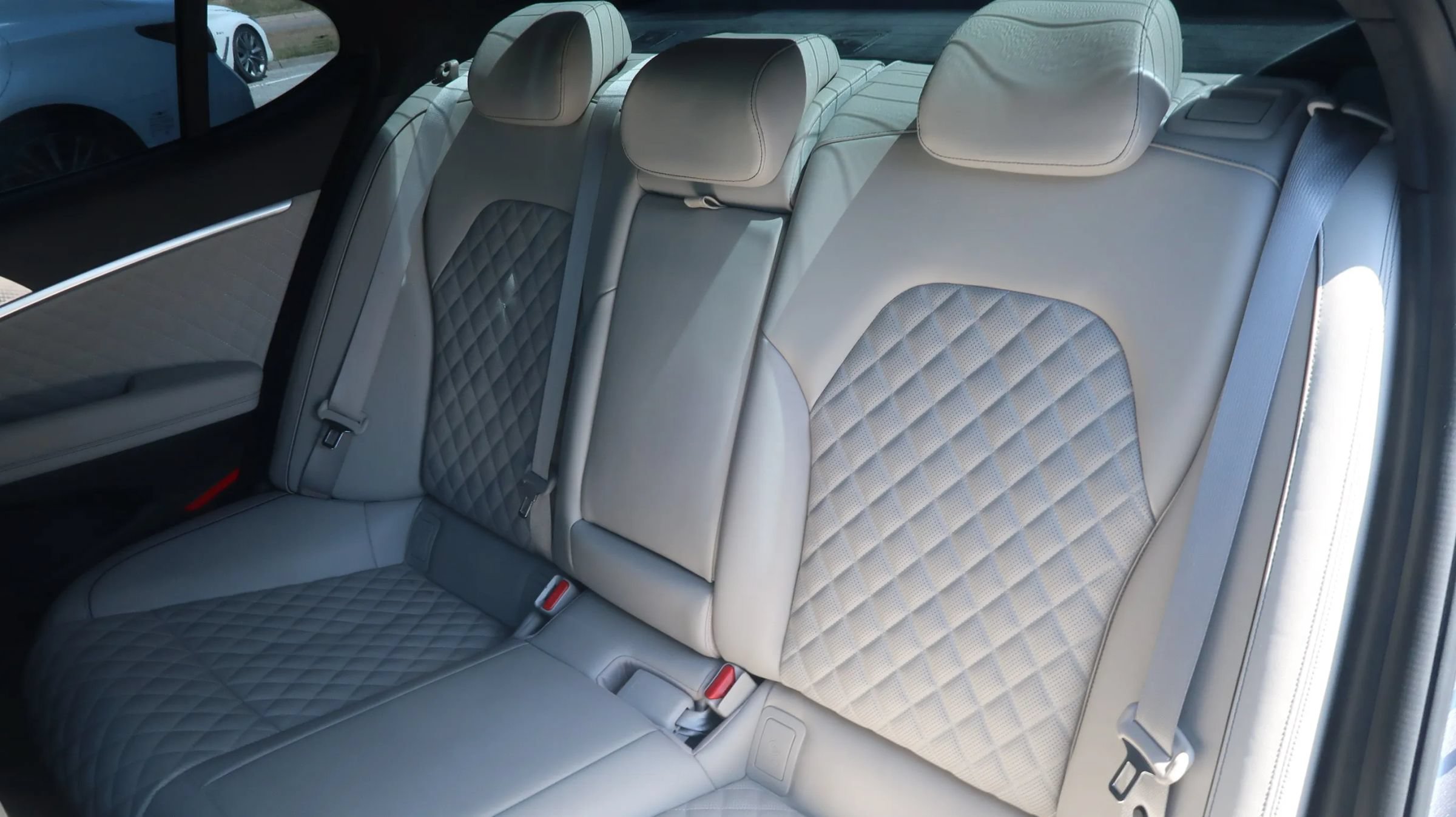Used 2022 Genesis G70 3.3T RWD image 21