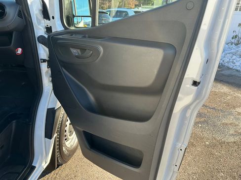 Used 2022 Mercedes-Benz Sprinter 2500 image 20