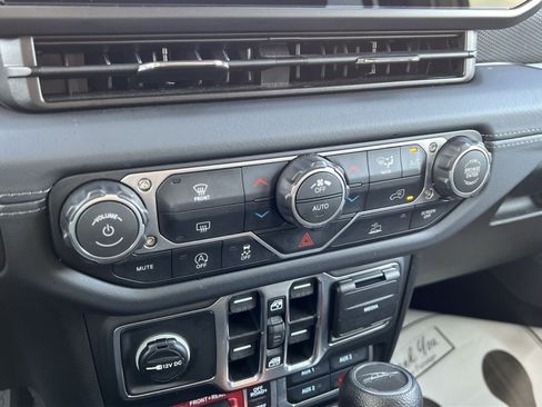 Used 2026 Jeep Gladiator Rubicon AWD/4WD image 18