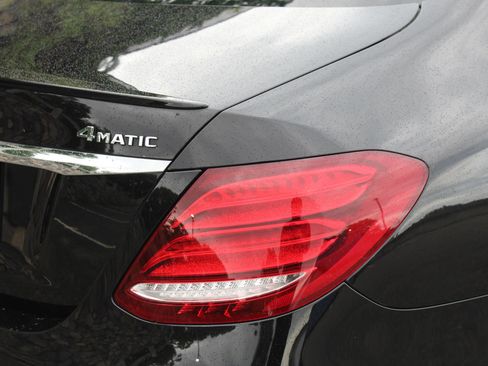 Used 2018 Mercedes-Benz E 400 4MATIC Sedan image 49