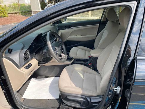 Used 2019 Hyundai Elantra SE FWD image 9