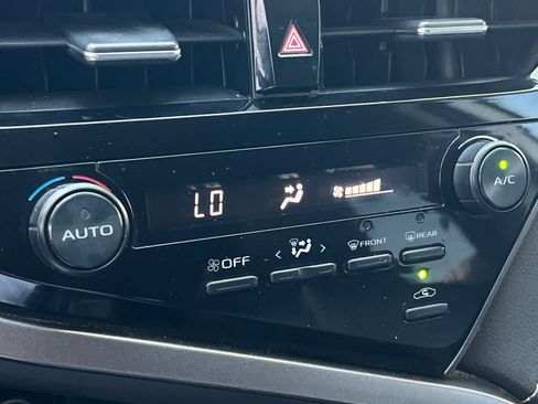 Used 2021 Toyota Camry SE FWD image 21