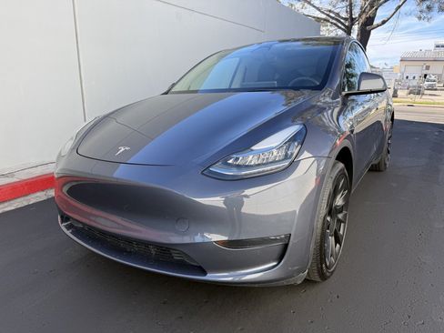 Used 2023 Tesla Model Y AWD image 1