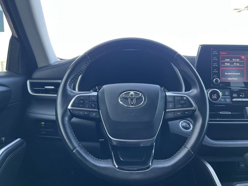 Used 2020 Toyota Highlander XLE FWD image 7