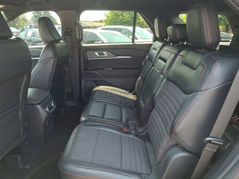 Used 2025 Ford Explorer ST-Line w/ ST-Line Street Pack AWD/4WD image 10