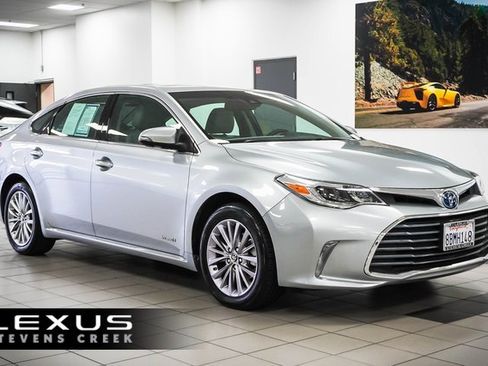 Used 2018 Toyota Avalon Limited image 1