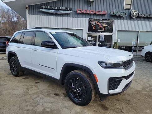 New 2026 Jeep Grand Cherokee Altitude image 1
