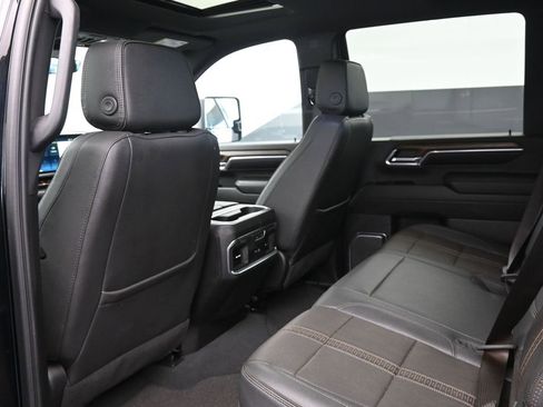 Used 2024 Chevrolet Silverado 2500 High Country w/ High Country Premium Package image 19