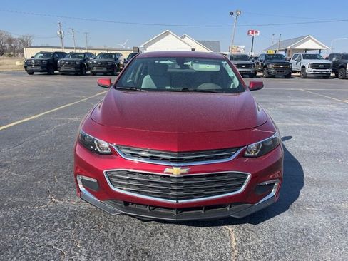 Used 2018 Chevrolet Malibu LT image 2