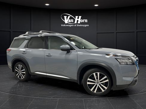 Used 2025 Nissan Pathfinder Platinum AWD/4WD image 1