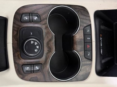 Used 2020 GMC Acadia Denali AWD/4WD image 27