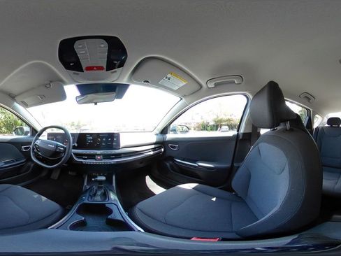 Used 2025 Kia K4 LXS image 40