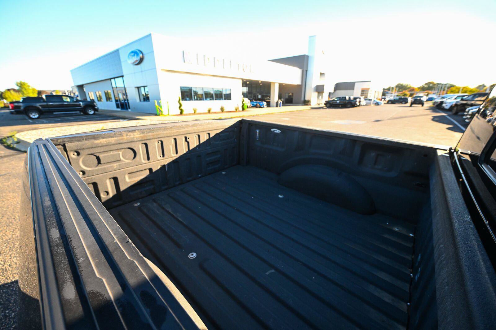 Used 2018 Ford F150 XLT w/ Equipment Group 302A Luxury AWD/4WD image 16