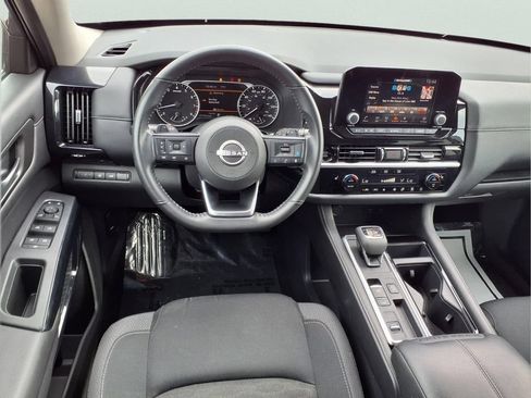 Used 2025 Nissan Pathfinder SV FWD image 9