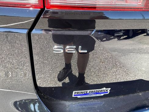 Used 2024 Volkswagen Atlas Peak Edition SEL AWD/4WD image 8