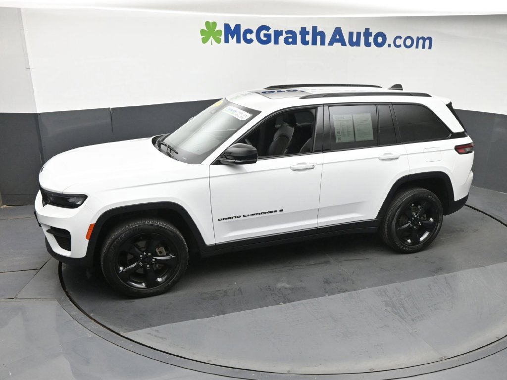 Used 2023 Jeep Grand Cherokee Altitude AWD/4WD image 22