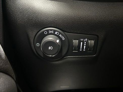 Used 2023 Jeep Compass Latitude AWD/4WD image 22