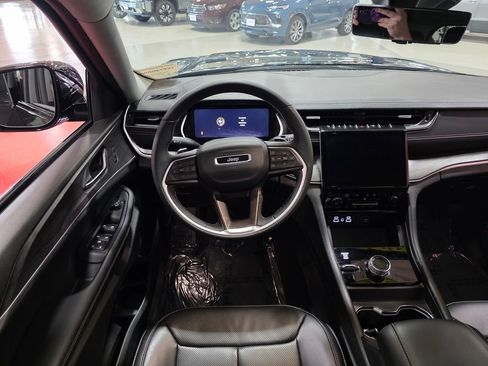 Used 2024 Jeep Grand Cherokee L Limited w/ Luxury Tech Group II image 15