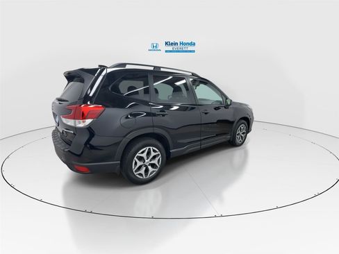 Used 2019 Subaru Forester Premium AWD/4WD image 2