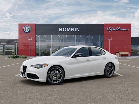 New 2026 Alfa Romeo Giulia Base image 2