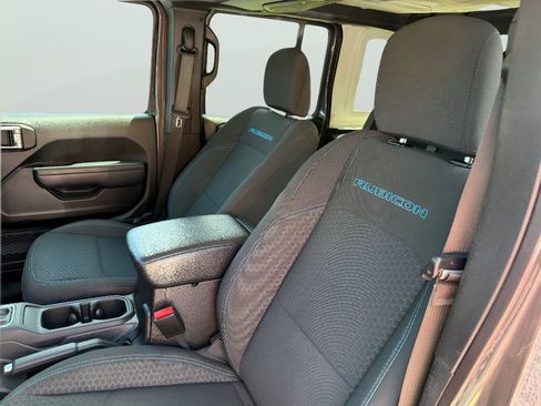 Used 2024 Jeep Wrangler Unlimited Rubicon 4xe AWD/4WD image 29