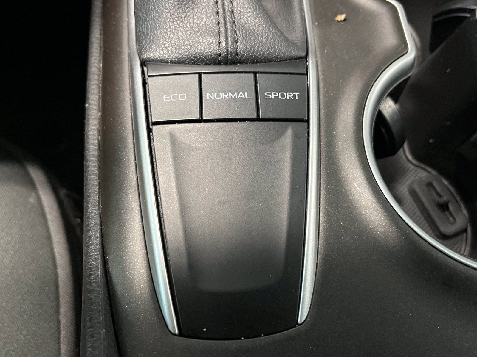 Used 2022 Toyota Camry LE FWD image 23
