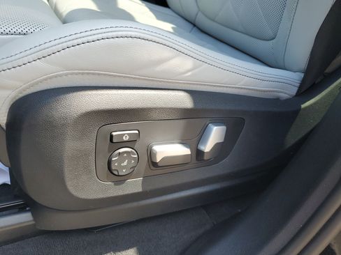 Used 2024 BMW X5 xDrive40i w/ M Sport Package AWD/4WD image 11