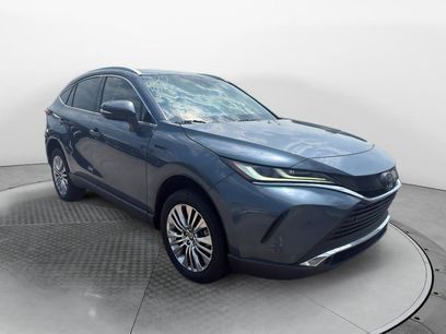 Used 2021 Toyota Venza XLE w/ Carpet Mat Package (TMS)