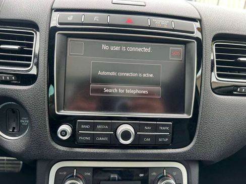 Used 2017 Volkswagen Touareg Wolfsburg Edition image 39